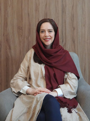 خانم سارا انتظاری