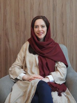 خانم سارا انتظاری